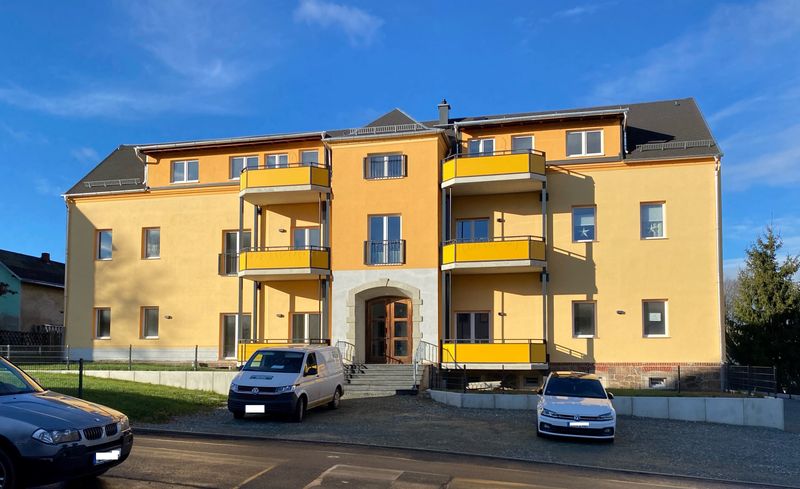 "Alte Schule" 4-Zi-Maisonette-WE mit Balkon/Fußbodenheizung, 2 Stellplätzen! Separater Zugang!